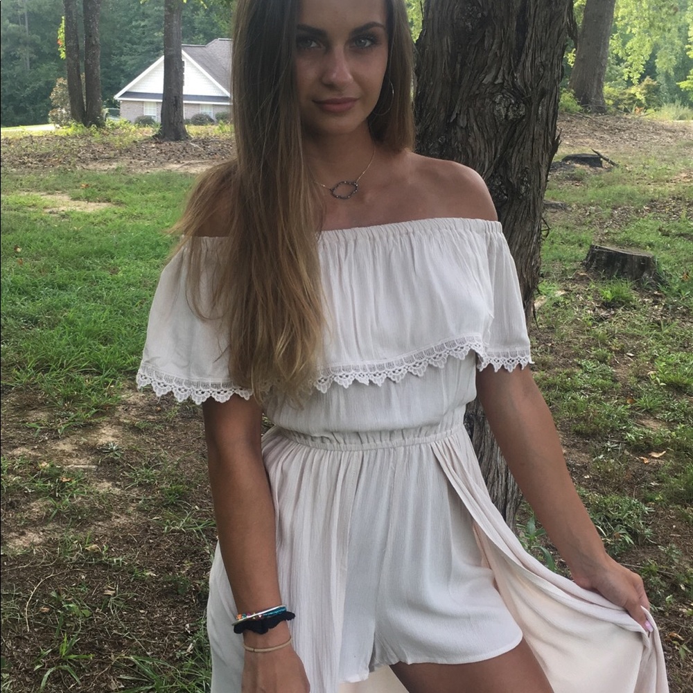 NWT Cream Ruffle Playsuit - Picture 3 of 3